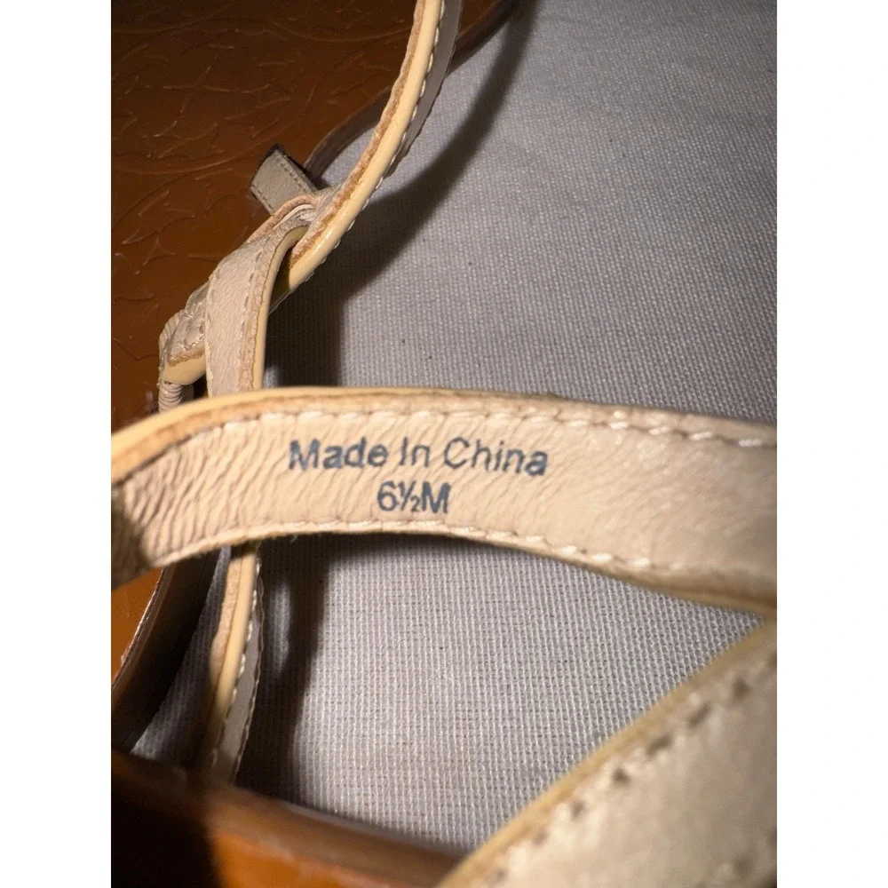 Kate Spade Flat Thong Sandal Buckle Ankle Strap 37 sz 6.5 cream beachy ethereal